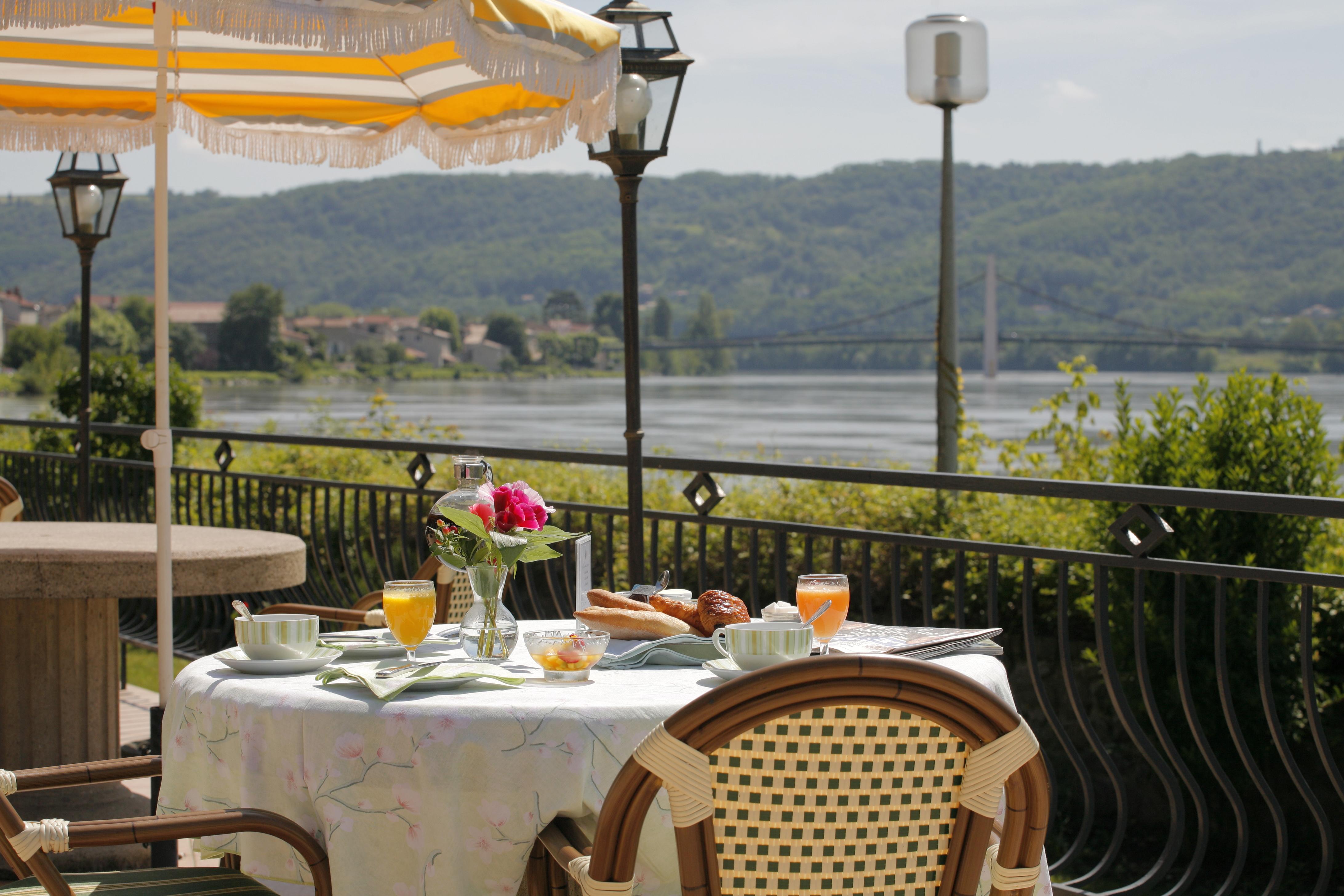 Hotel Beau Rivage Condrieu Exterior photo